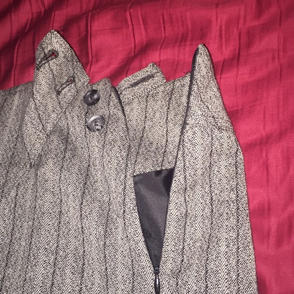 Nice pin striped skirt - Picture 3 of 5